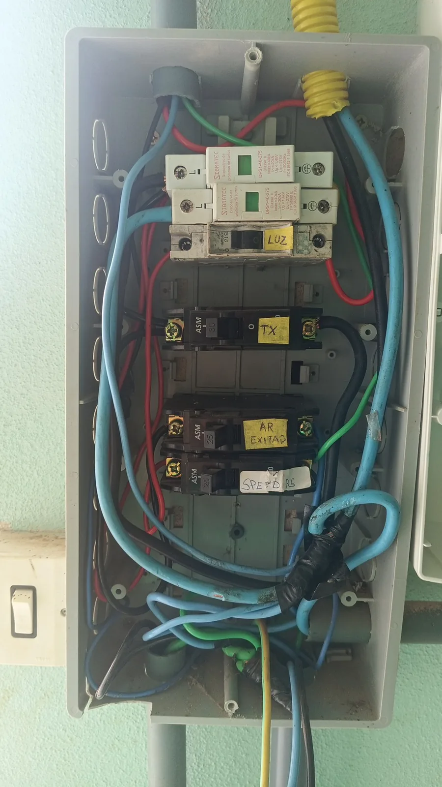 Modernização de quadro elétrico com operação assistida