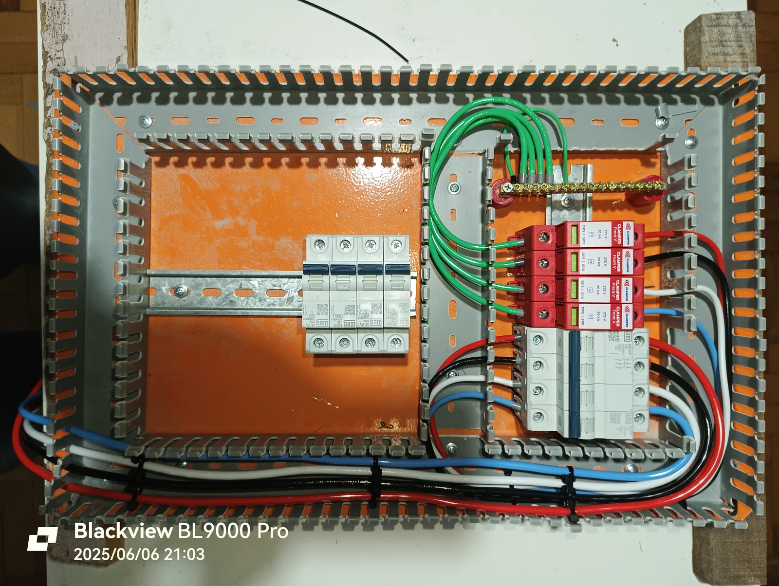 Quadro de distribuição com proteção SPDA para transmissor FM